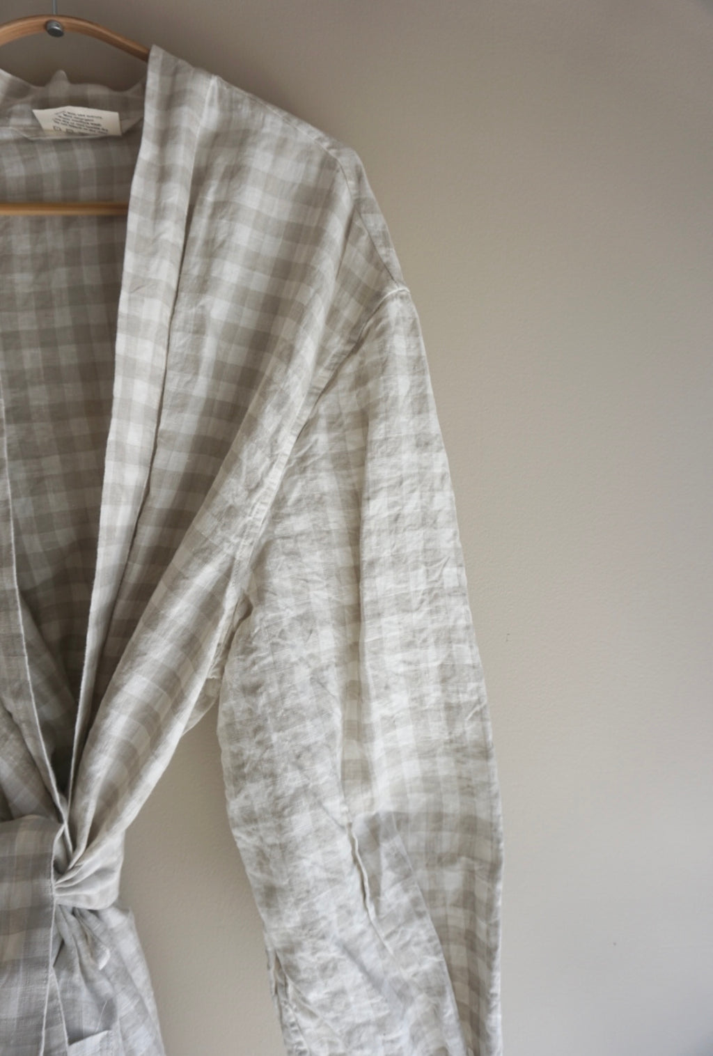 A half view of Simple Linen Co's Dove Grey Gingham dressing gown made from 100% French Flax Linen.
