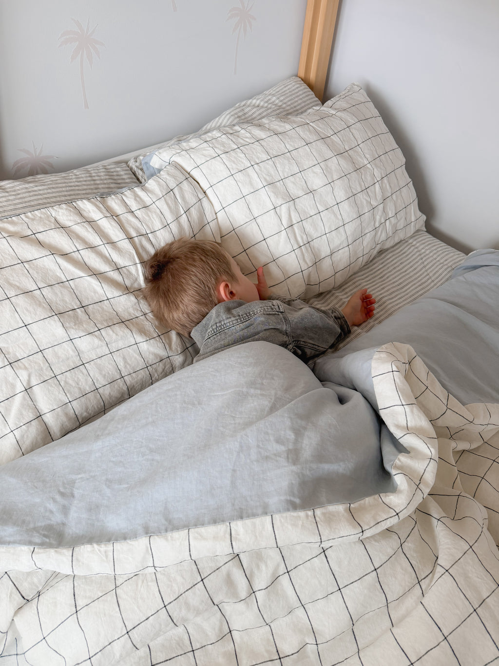 Linen Fitted Sheet in Periwinkle